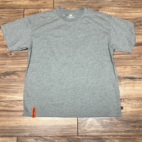 NWOT. Nike SB Gray Short Sleeve Tee with Graphic Design. Men’s size M. - Picture 3 of 5